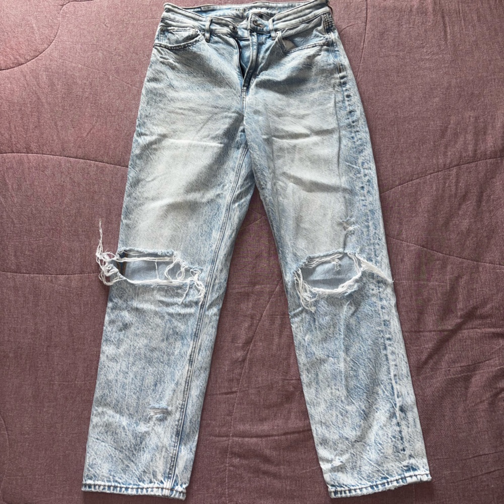 American Eagle 90s Boyfriend Blue Ripped Jeans